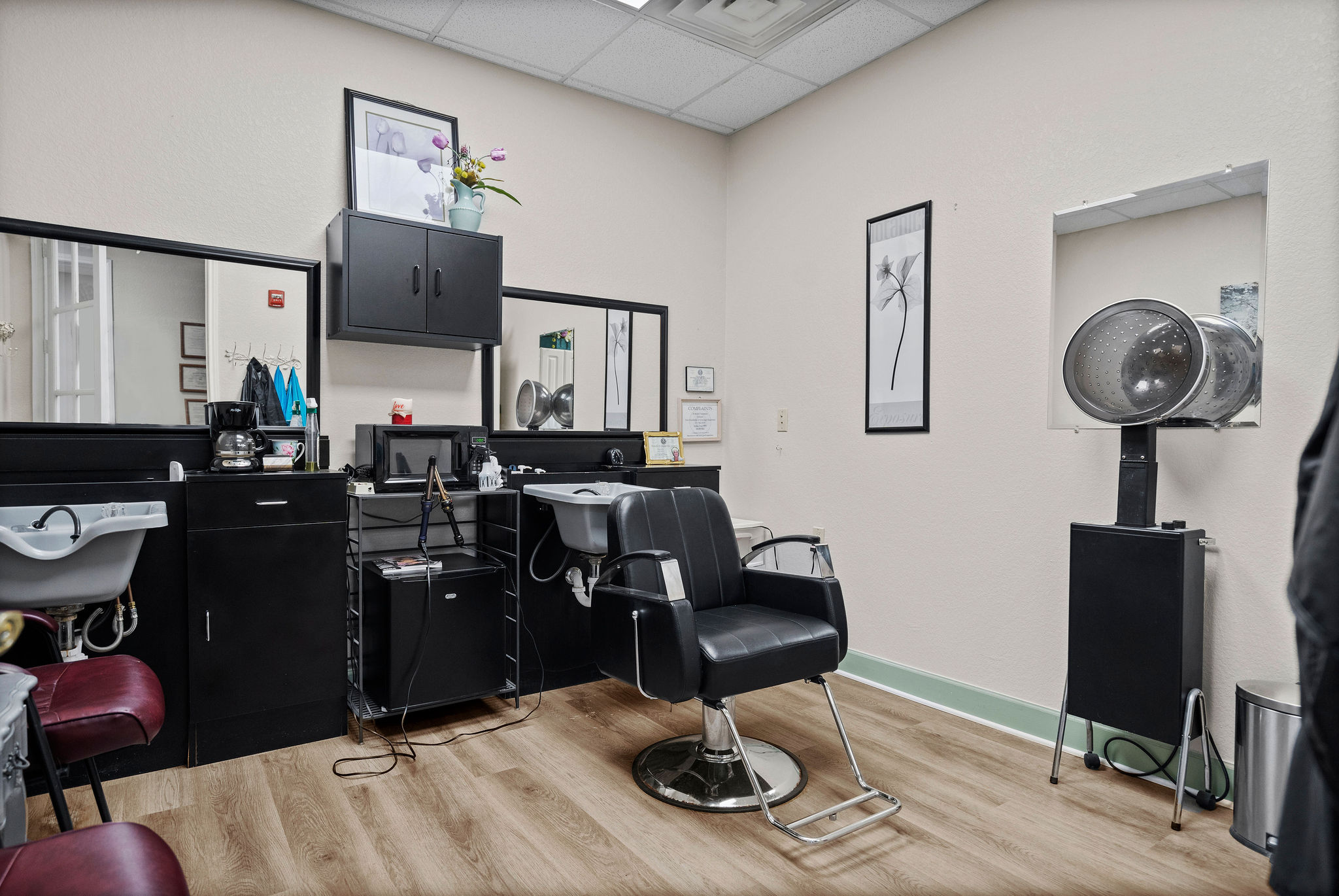 The on-site beauty salon at Sundale Senior Living in Huntsville, TX