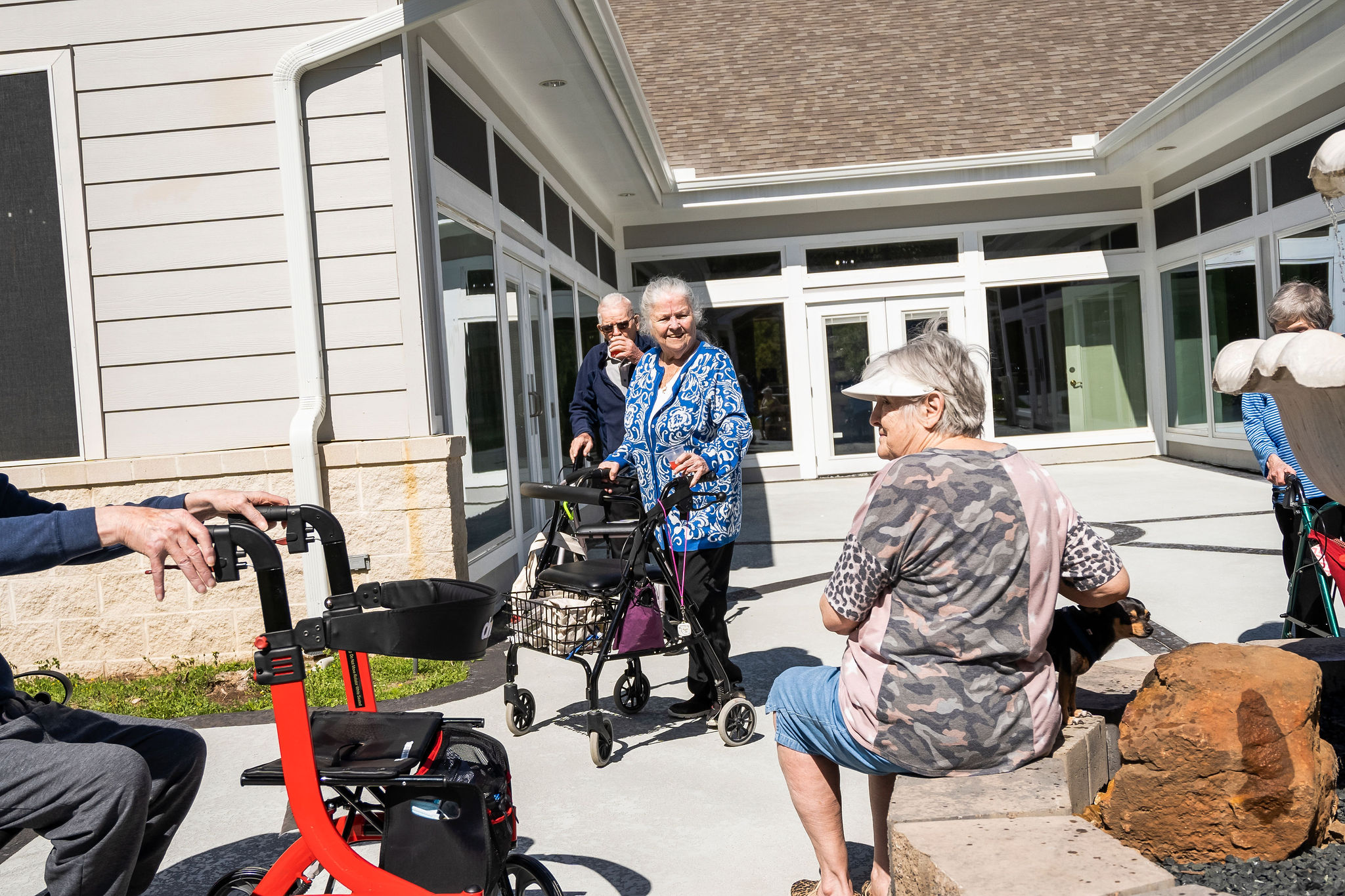 Sundale Senior Living residents spending time together outside
