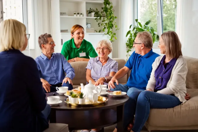 group of senior gathered in common area socializing at Sundale Senior Living Community The Woodlands Tx